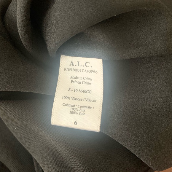 Elegant ALC Sleeveless Blouse with Handkerchief Hem sz 6 - Picture 4 of 4